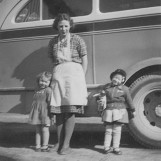 Med Varteig-bussen som kulisse