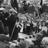 Kong Haakon taler til skjetvingene