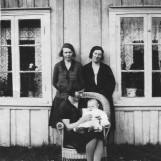 Med mor og datter i kurvstolen