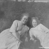 Nelly og Ingrid på Gabestad