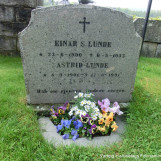 Einar og Astrid Lundes gravsted