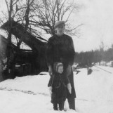 Far og sønn i vinteridyll