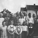 Småskoleelever på Sikkelandskolen