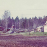 To gårder tett i tett