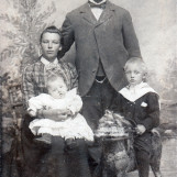 Småbarnsfamilie på Torpeberget