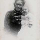 Marie Brunsby med eldstebarnet