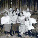 Glade jenter på Kokkimskolen