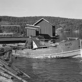 Bukserbåt foran retteanlegget.