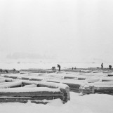 Detaljer i bygging av fagverkslenser på isen 1937.