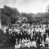 Folksomt i Prestegårdshaven
