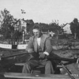 Sigurd Simensen i robåt ved Tangen
