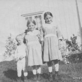 Søsknene Anne, Olga og John Thoreby