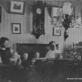Familieidyll i stua