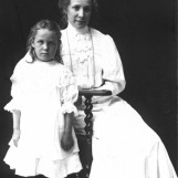 Inga og Astrid Syvertsen