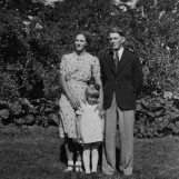 Lykkelig småbarnsfamilie